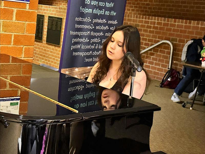 Student Maddy Colello performs a song.
